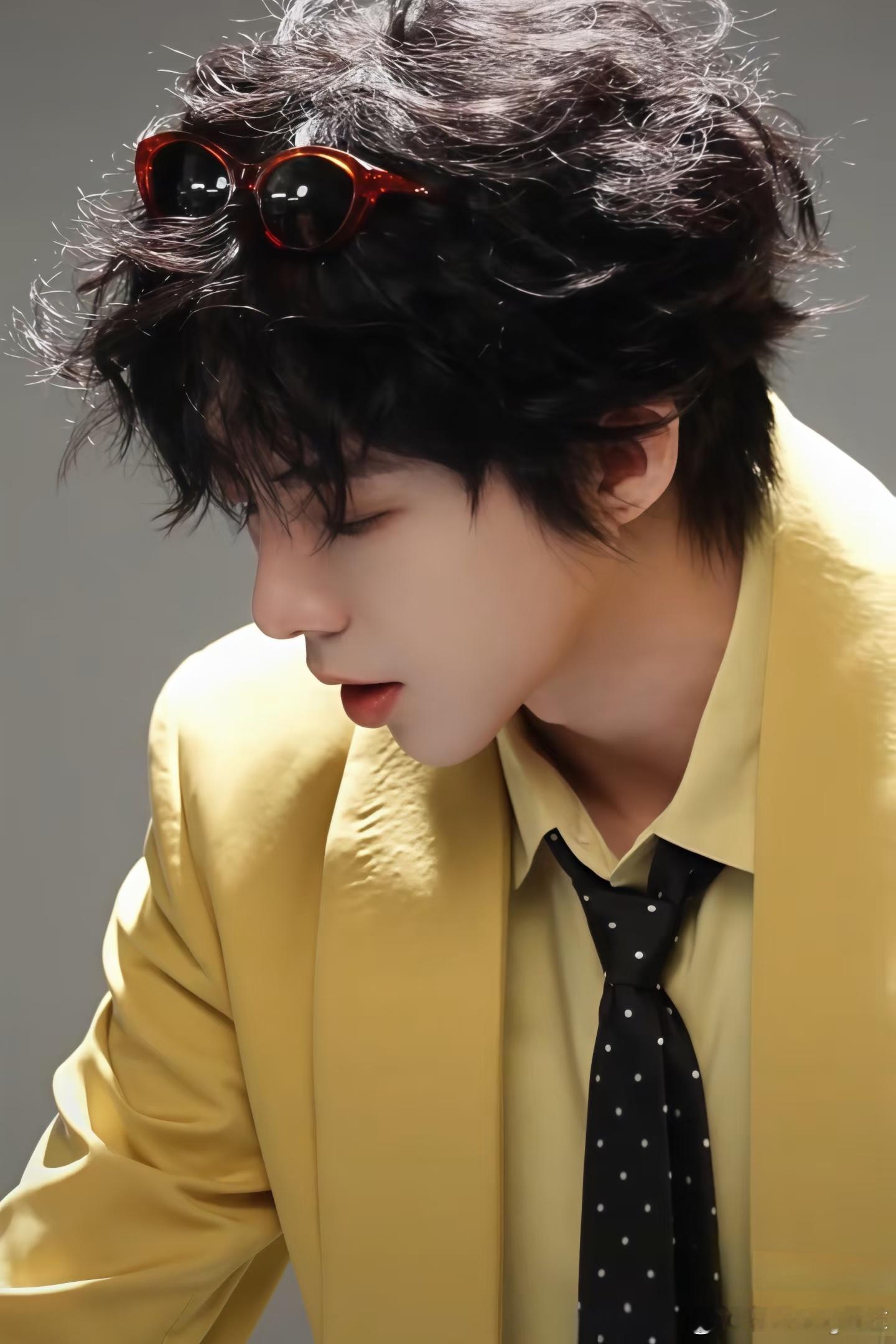 摩登兄弟卷发很少年