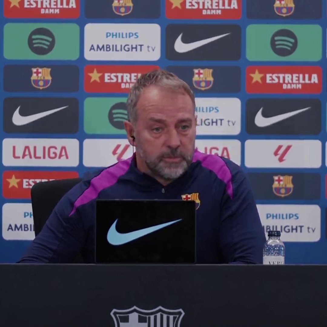 问：拉菲尼亚要回归首发了吗？弗里克：我很想念他。在我看来，他是队里最专注的球员