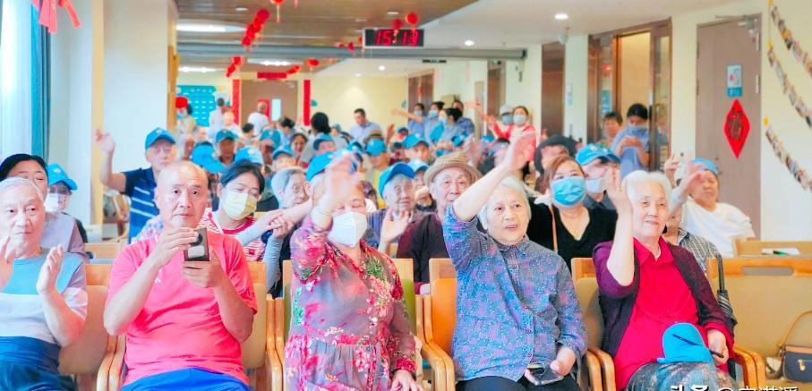 为什么现在老人越来越多，但是很多养老院却办不下去了？中国现在老得挺快，老人越