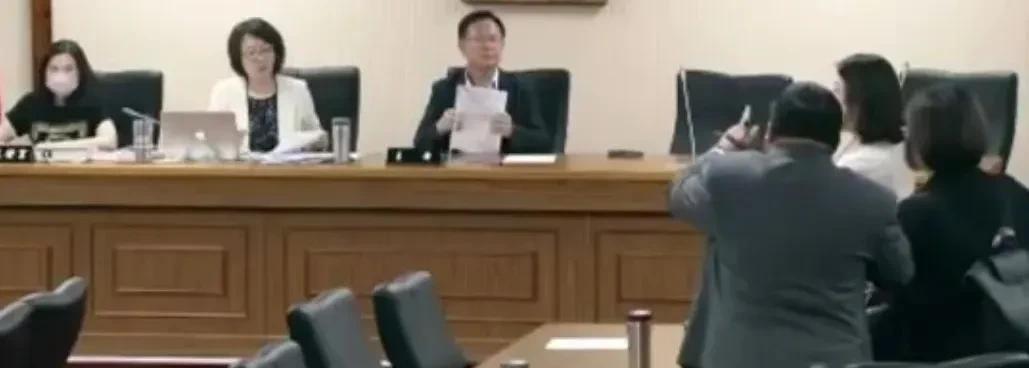 民众党团今天就民进党当局不公开关税谈判细节召集党团协商，要求台湾地区行政机构率相