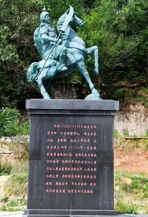 绍兴元年，重庆大牢里传出一声惨叫。南宋西北第一战将曲端被绳子捆成粽子，嘴巴堵死，