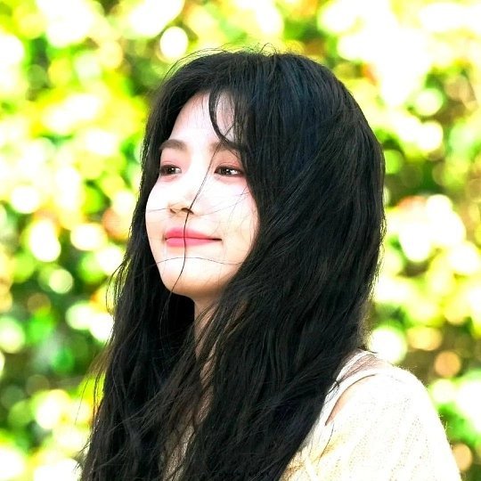 卢昱晓玩虫子外表温柔恬静的卢昱晓，藏着反差满满的勇敢内核，面对各类小虫非但不害怕