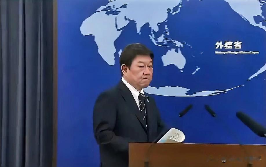 12月12日凌晨的最新消息，现在他来了，第四条：日本高市早苗内阁再曝丑闻：外相茂