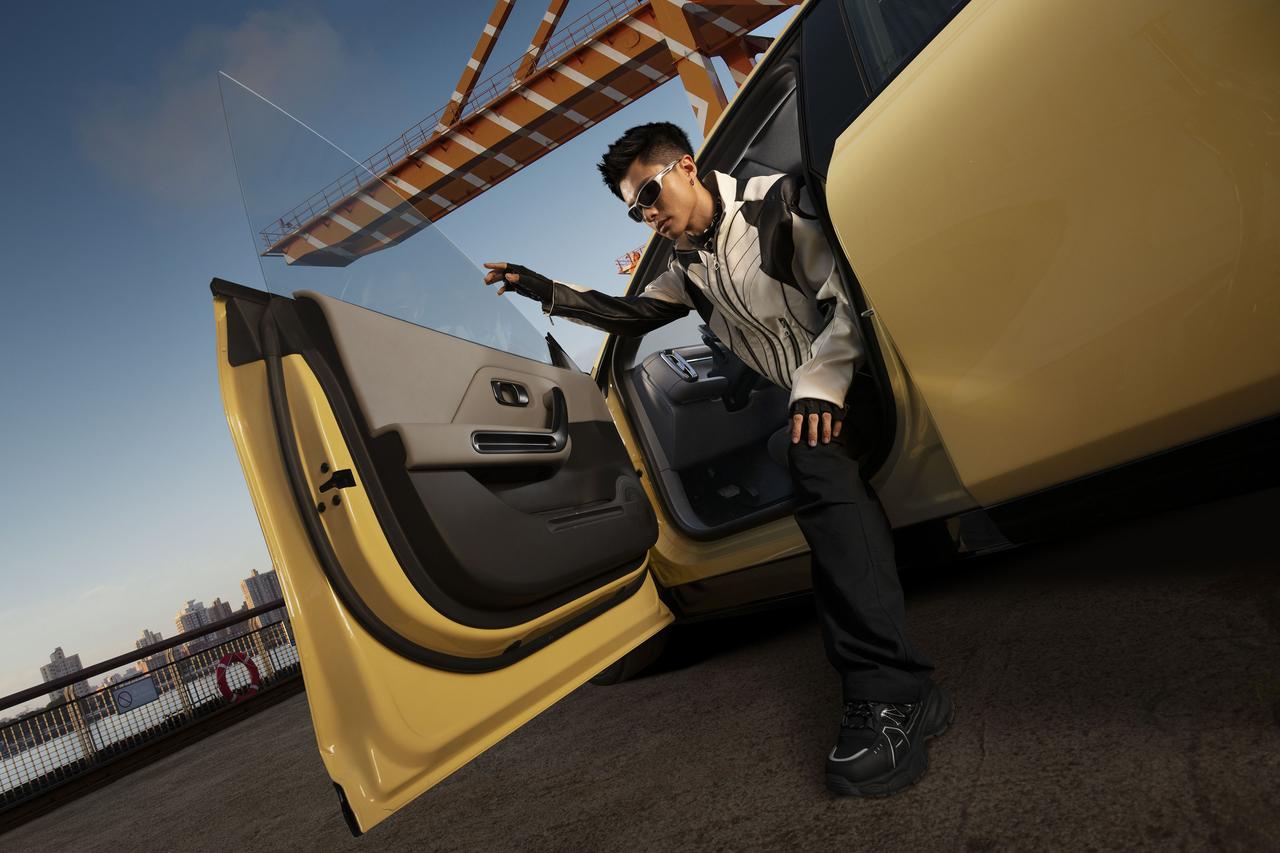 【10万级纯电小钢炮！零跑Lafa5续航最高605km】在10万级纯电市场中，零