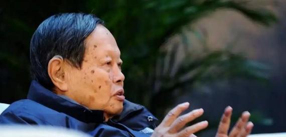 杨振宁将清华薪资，诺贝尔奖金捐献出来，看到金额，才知道多伟大你敢信吗？一位拿