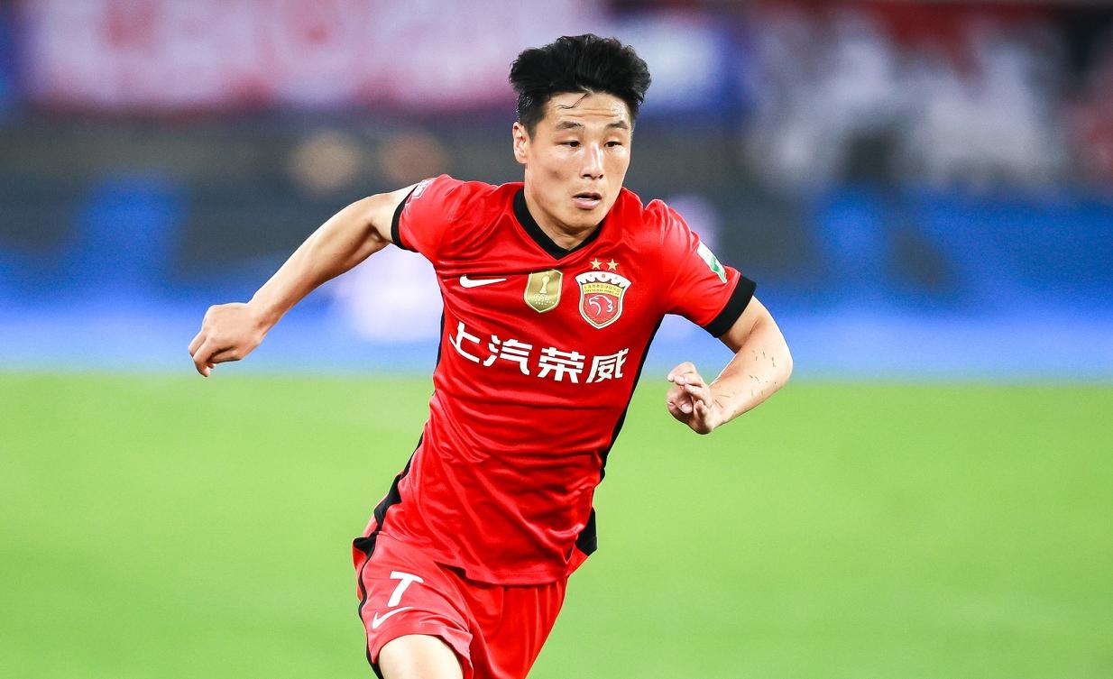 王钰栋能打破武磊的纪录吗？虽然很多人总是吐槽武磊，但是武磊巅峰时期德转身价达到