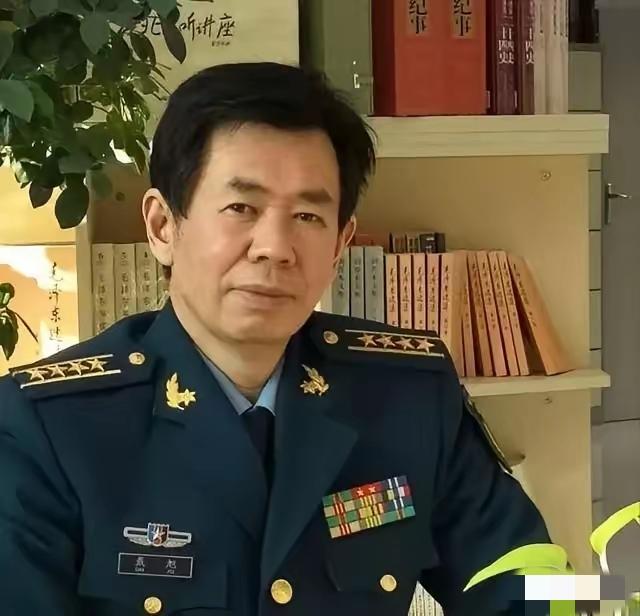 家人们！当一个预警者被围攻，这到底是舆论的狂欢，还是国家安全的危机？戴旭因直言战