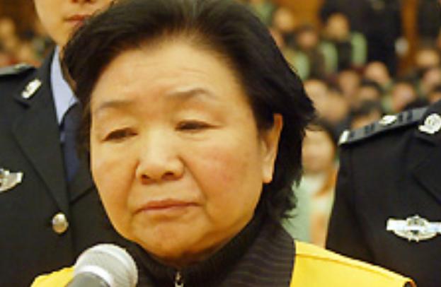 原来的大头娃娃事件并非三鹿奶粉所致，三鹿实为向30万名婴儿“投毒”，有五个月大婴