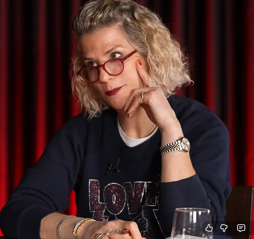 佩林阿姨：科内利亚诺本赛季的糟糕表现更多的是由于桑塔雷利和德真纳罗这对夫妇关系紧