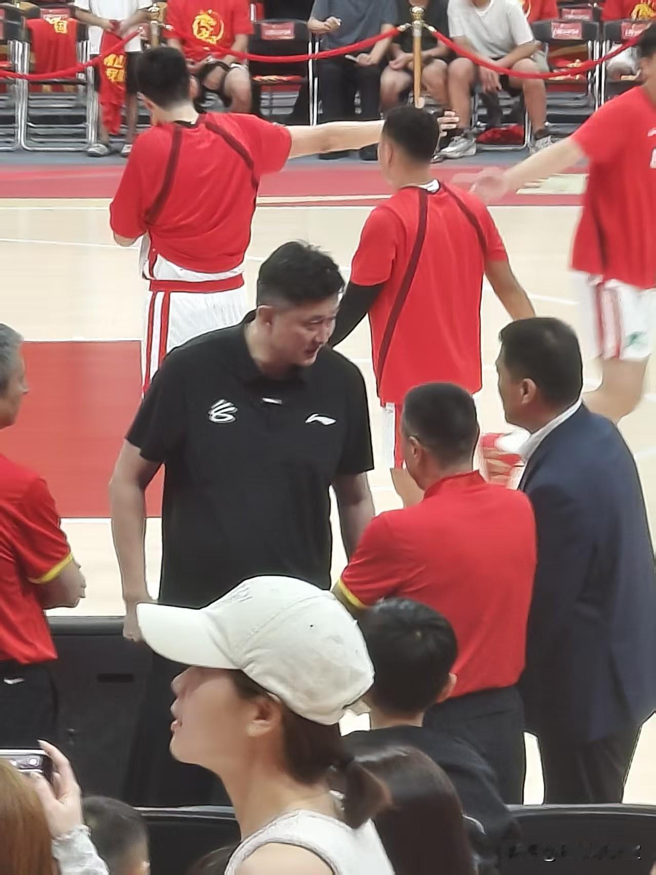 杜锋辞去广东男篮主教练一职，肯定是有其他想法的，让我猜测，杜指导的下一步必定是想
