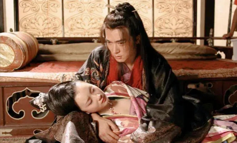 武则天夜里探望88岁寡居母亲，本想给母亲一个惊喜，却不成想撞见一年轻俊男，正从房