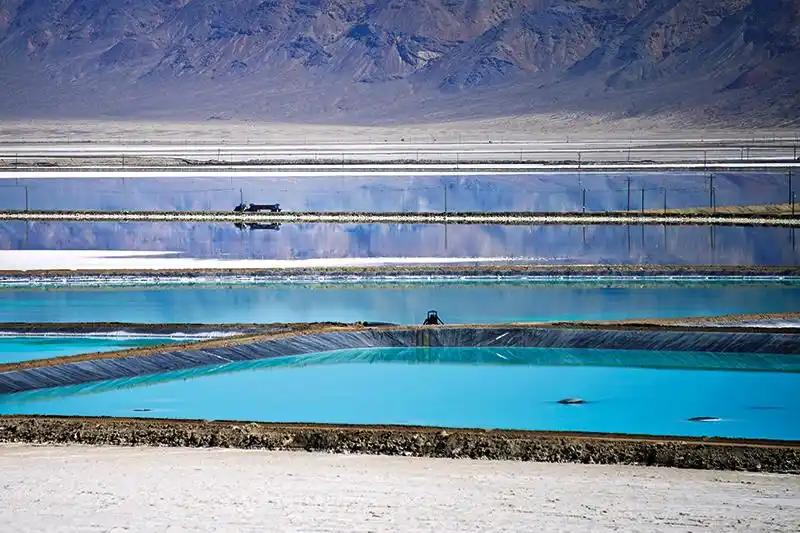 最近美国算是彻底急疯了，一门心思要搞关键矿产技术自主，说白了就是不想再受制于人，