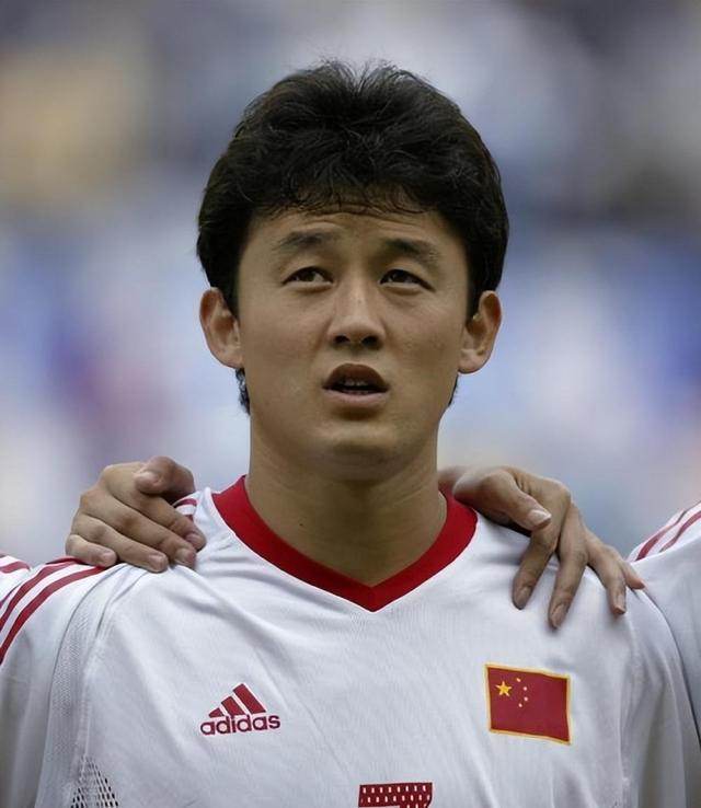 孙继海：霍顿的下课固然与球队战绩不佳直接相关，但我在首轮比赛中因冲撞裁判遭到国际