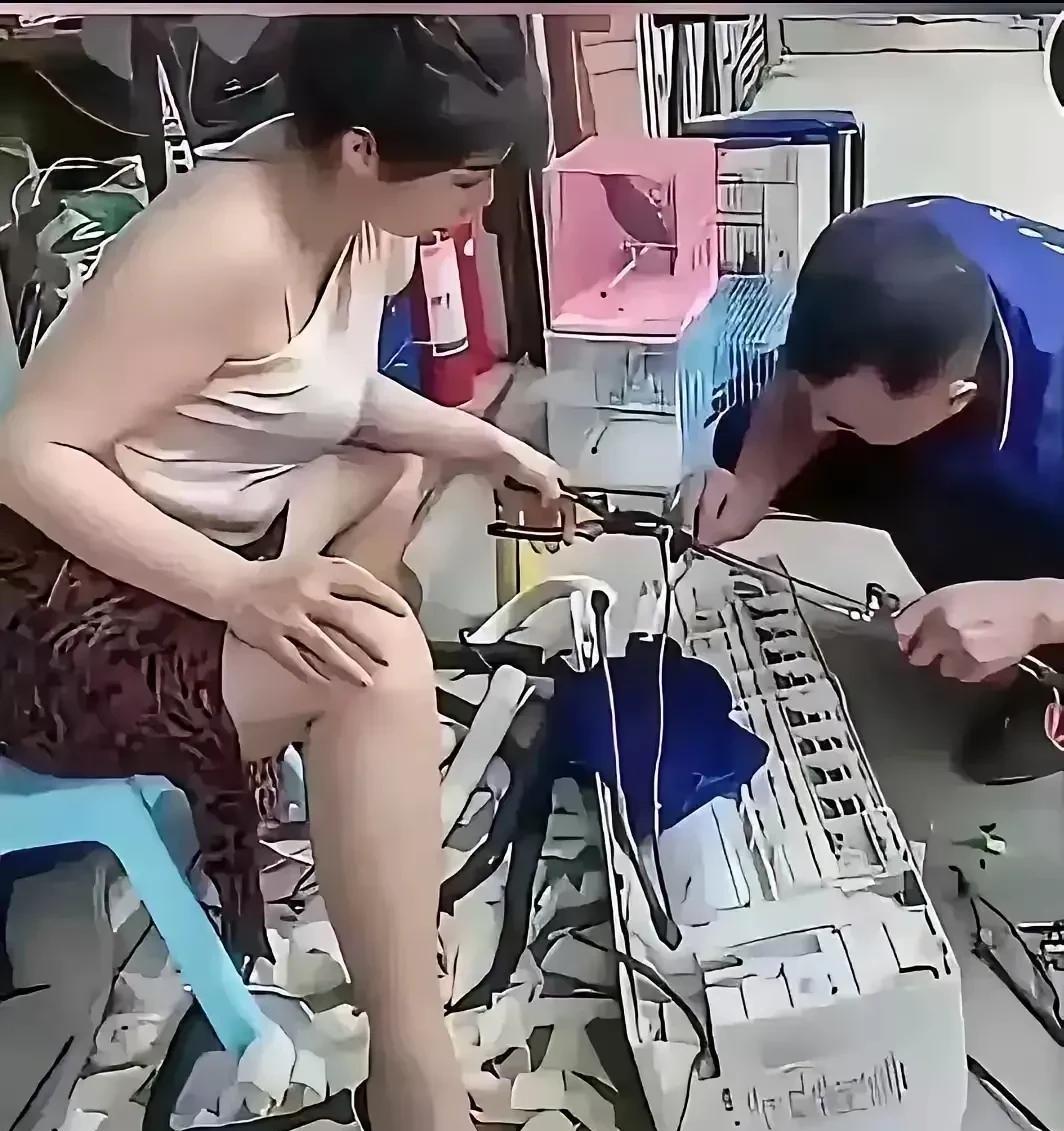 估计这空调得天黑才能修好在美女身边修空调，确实是一个考验。这空调修起来棘手，大