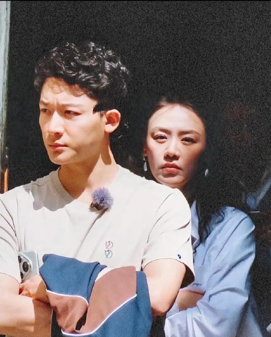 马思纯这哪是去参加什么综艺录制，她这简直是去拍了一部文艺大片！和张晚意同框这