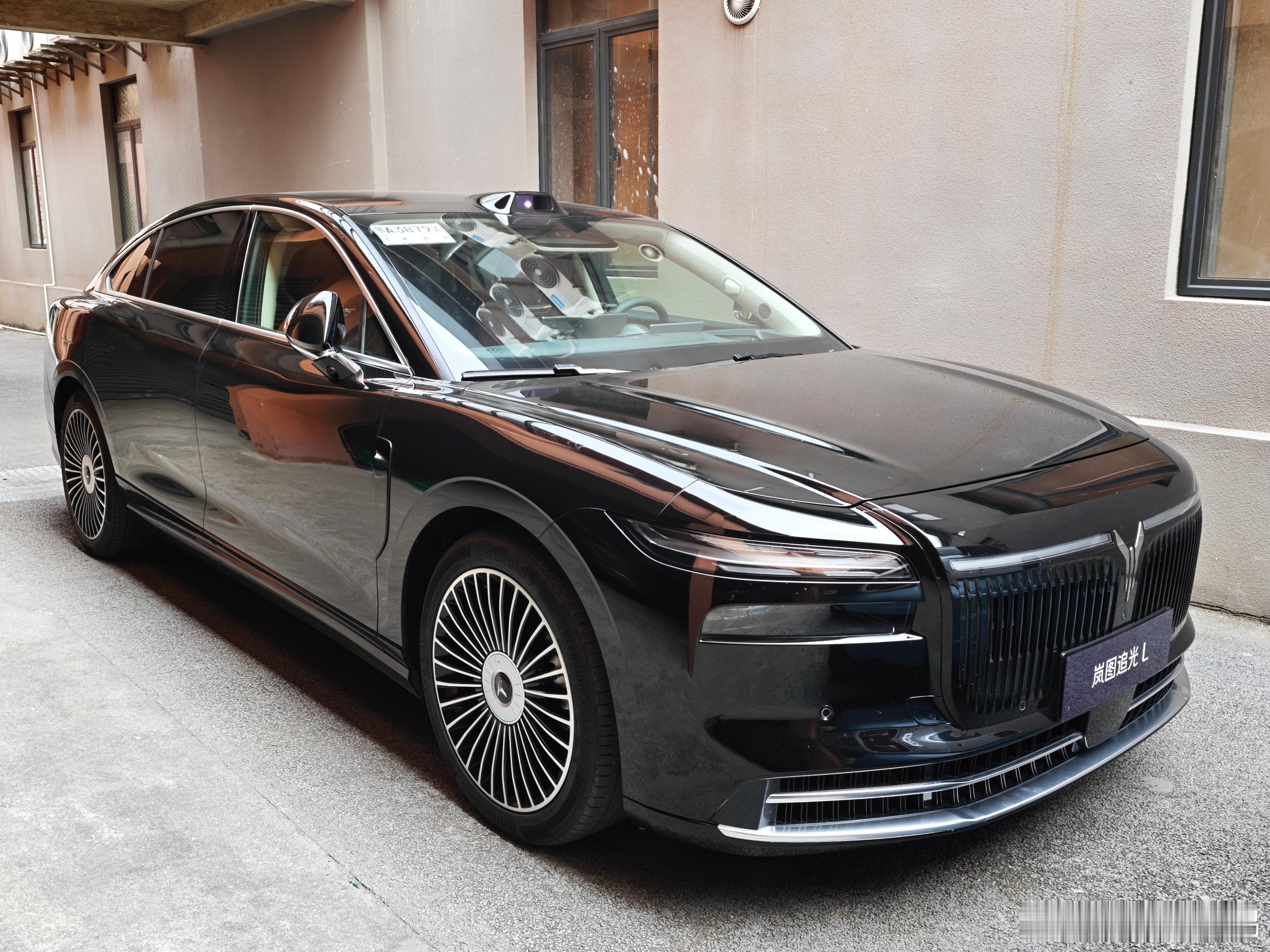 岚图追光L是一台被严重低估的车。也是一台我本来只是随便拿来开一开，开完却觉得不拍