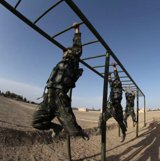 你们知道部队里的班长最怕啥吗？就五个字——非战斗减员。说通俗点，就是你平平安