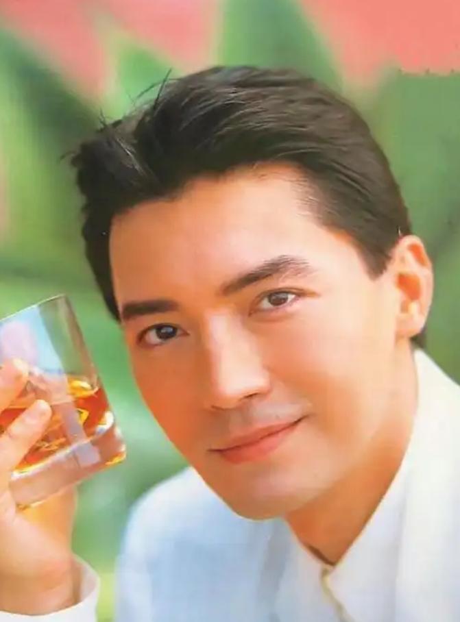 2006年，一次采访时，尊龙对记者说：有很多女演员想要跟我生孩子，她们说：“你