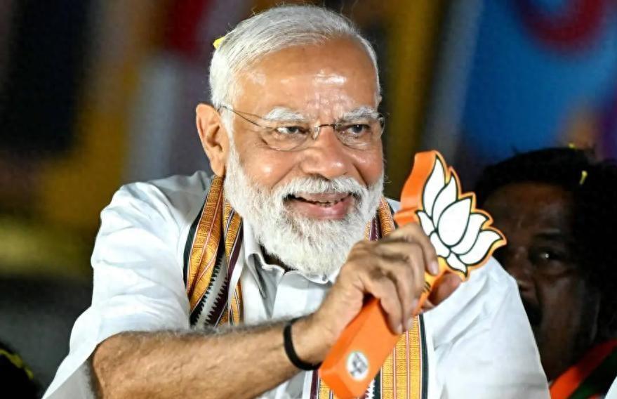 笑不活了！去年年底印度还在全世界满地打滚，敲锣打鼓庆祝自己挤进“世界第四”的宝座