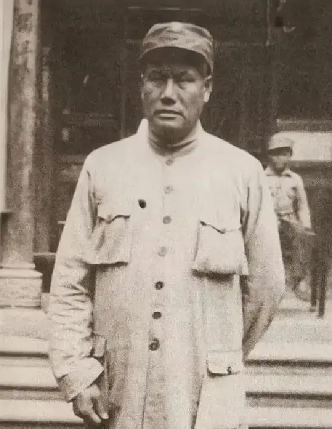 1939年，贺龙打算提拔老部下王尚荣当旅长，毛主席突然插了一句话："当年给八路军