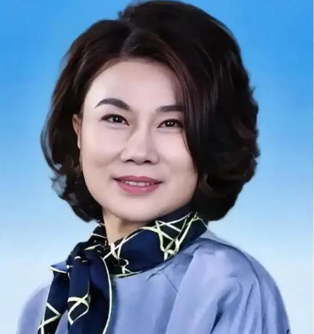 一次，俞敏洪问董明珠：“为什么你丈夫去世将近30年你都没有再婚？”董明珠也不藏着