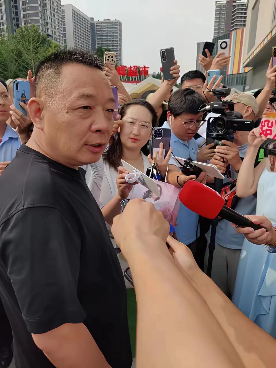可惜了，胖东来要是早点把沈巍的忠告听进去，绝不会落到今天这个局面。大概是一个半月
