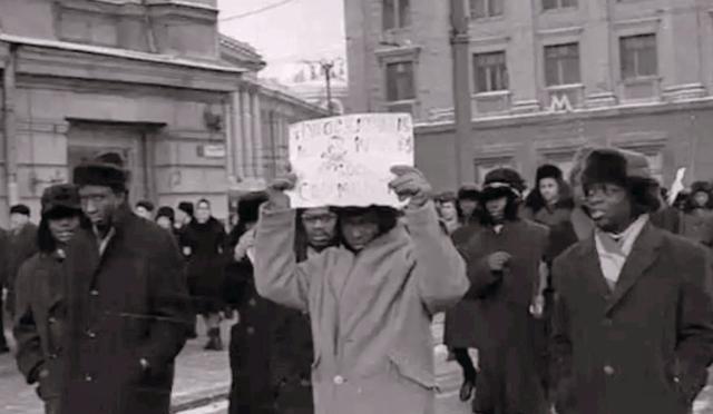 1963年，因为留学生埃德蒙·阿多醉酒冻毙荒野，导致在苏联的非洲留学生群情激愤（