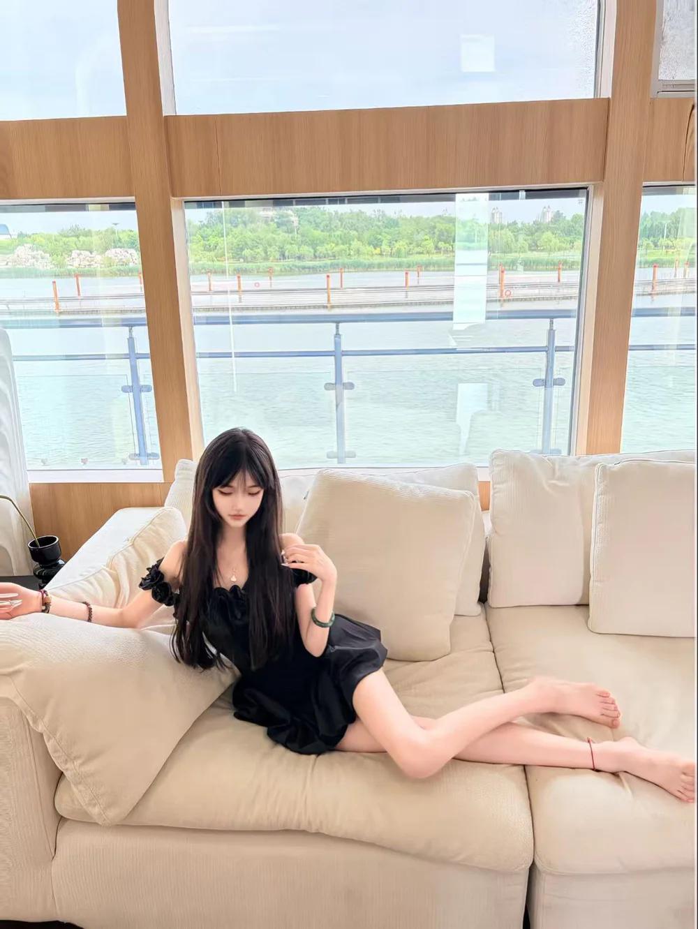 这腿比一些大哥的胳膊还细吧