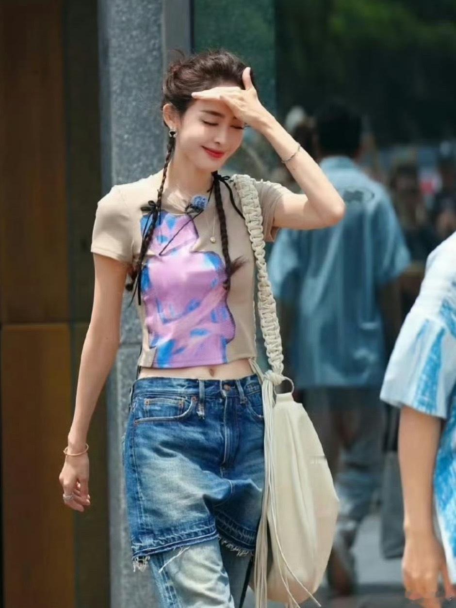 娜扎的肚脐眼怎么是竖着的，是不是只有特别瘦的人才这样？