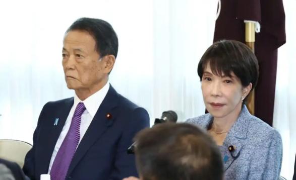 麻生太郎这老狐狸，终于不装了！7月10日，日本众议院上演了一场堪称“闪电战”