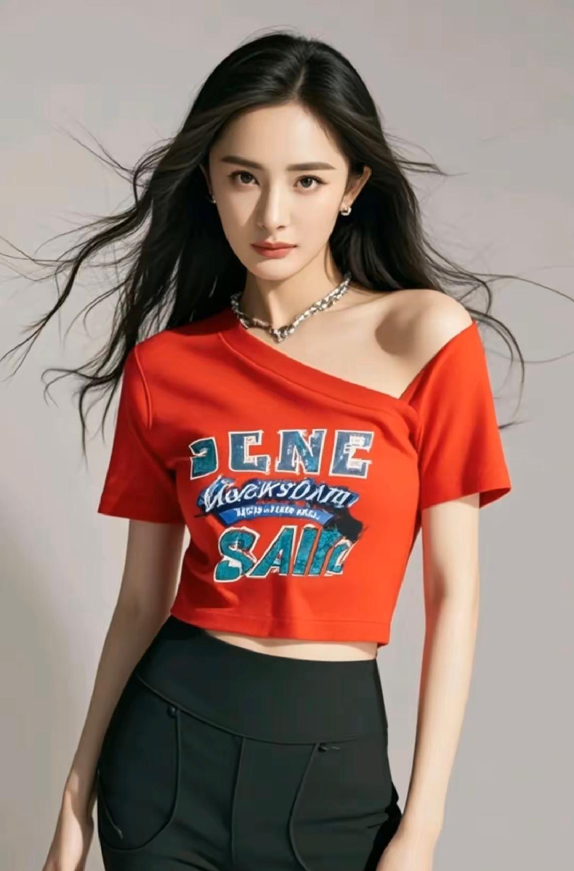 杨幂现身机场，接机的粉丝有些现眼了！有人大喊“绣绣”，有人大喊“娘”，有人大