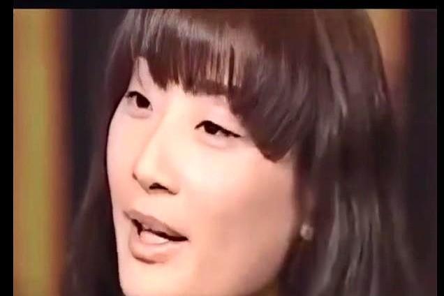 现在看这段采访，感觉话里有话。宗馥莉被问，你给自己买的最贵的东西是什么？她回答