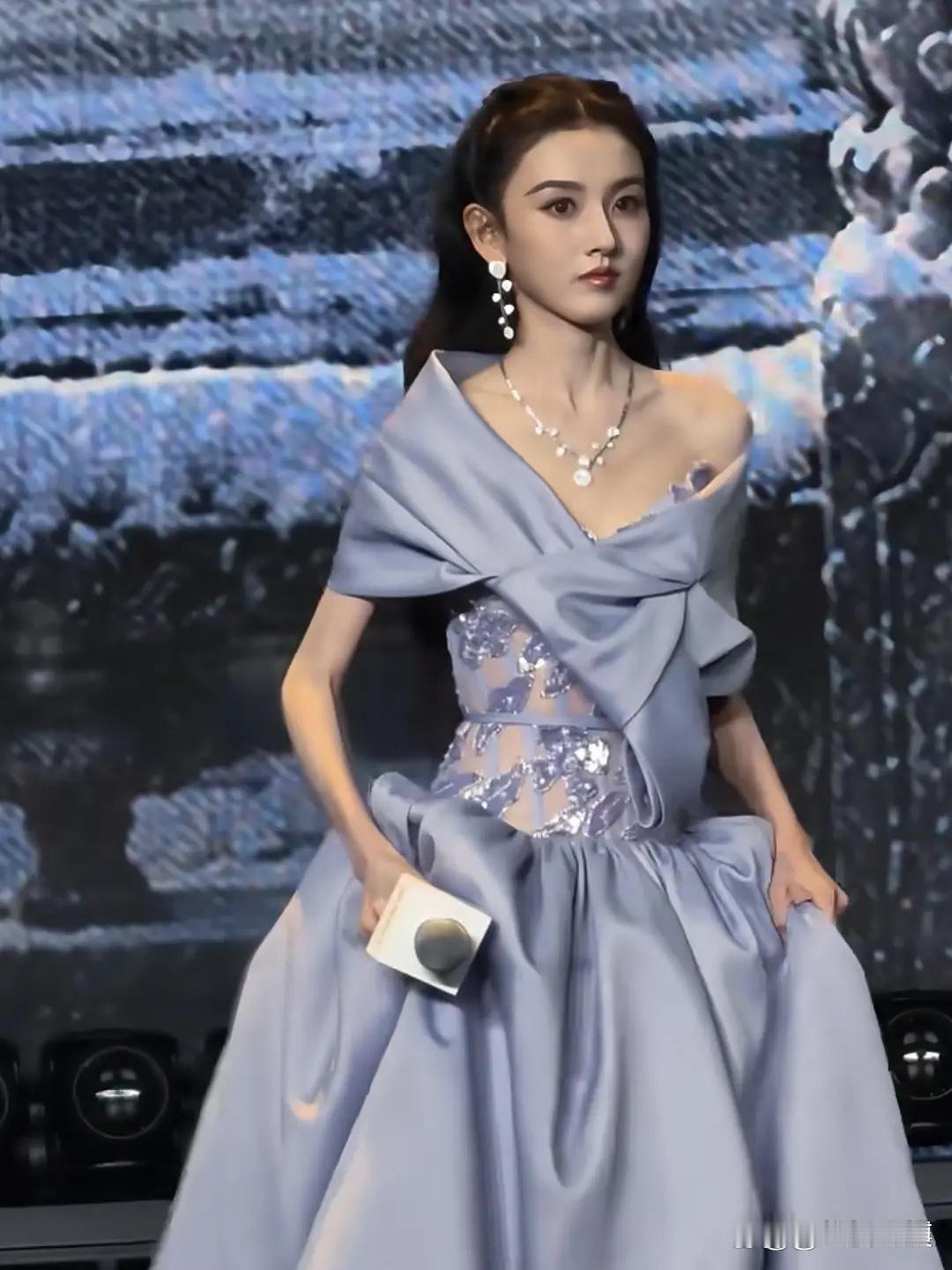 宋祖儿瘦的这个手臂好吓人啊，她还健康吗
