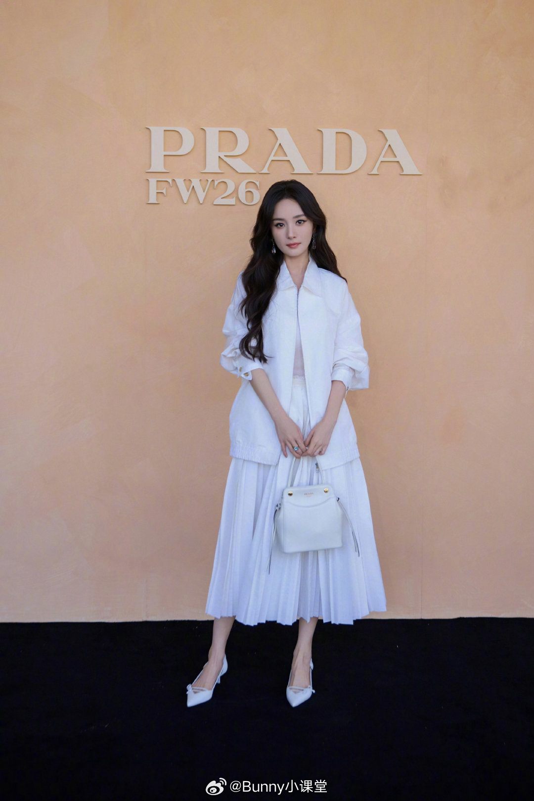 Prada代言人杨幂美幂把米兰之旅的四套look都穿出来它们应有的感觉，再加上