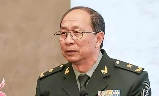 一次，金一南被问：“为什么英国宁愿归还富得流油的香港，却以损失6艘军舰、10多架