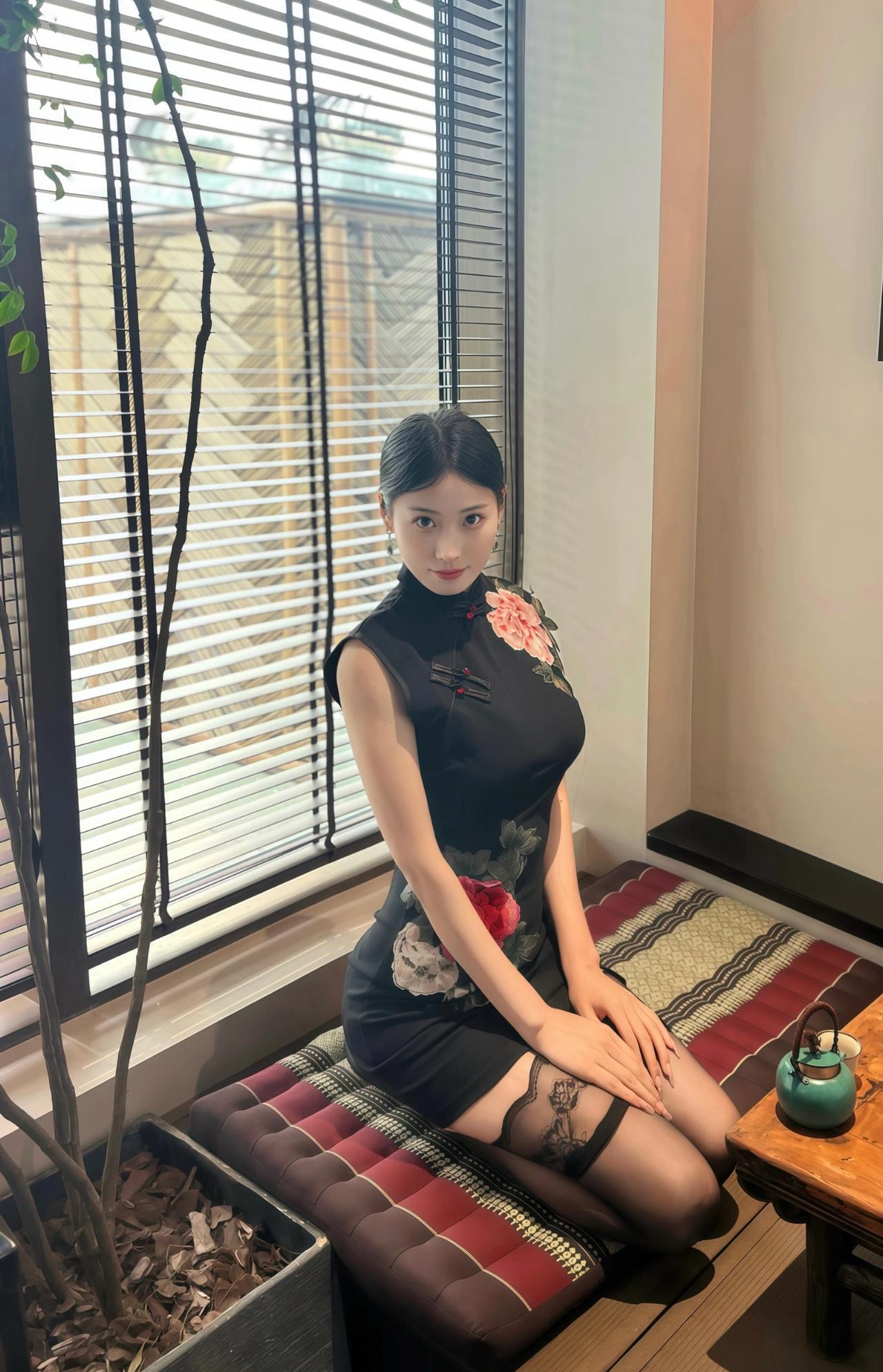 是旗袍好看，还是职业服好看呢？怎样穿搭让自己更美旗袍给予什么样女性美?四十岁