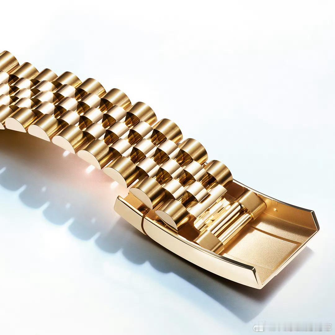 豪华品牌的总裁不戴劳力士是注定失败的，因为他们不知道什么是豪华。当然戴劳力士也不