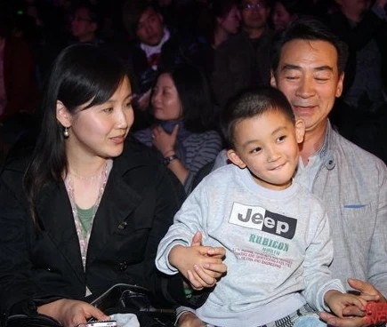 2003年，寇振海对小20多岁的李婷示爱，结果被李婷一口回绝：“寇先生，您大我2
