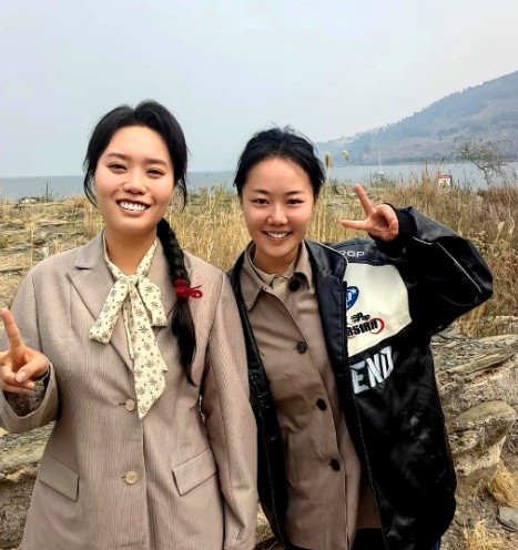 李雪琴不愧是北大高材生，知道脱口秀干不长远，转行当起了演员。要说这跨界也不是