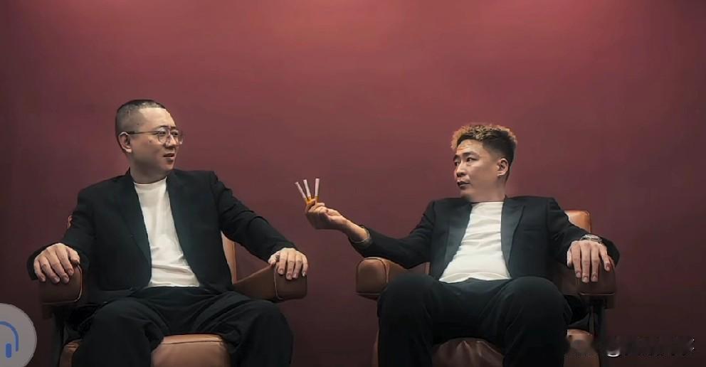 王小源、刘一手心有不甘，向往“d音”平台。聊到王小