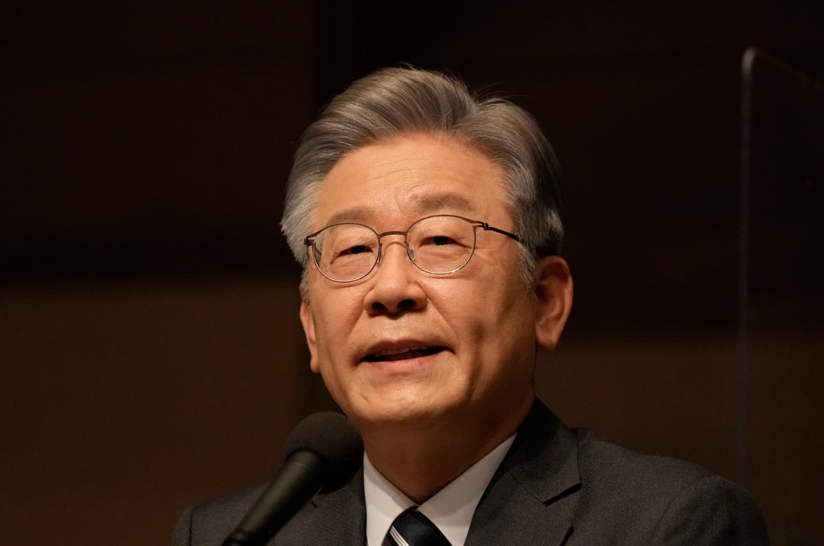 会议已经取消，中国不见高市，李在明开始上场，想挨个搞定中日。李在明就中日外交战表