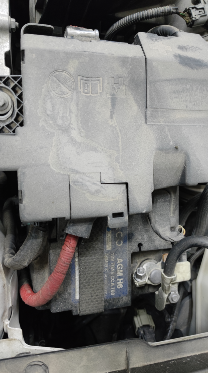 领克01换电瓶领克01两年38000公里，四保检查说电池寿命到了，要马上更换。