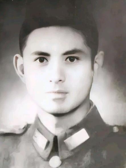 1947年地下党员石淳发觉，敌人可能已经知道了他的身份，就打算结束潜伏，谁知在这