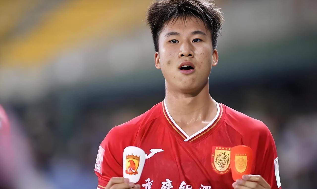 别拿重庆铜梁龙张志雄开涮！他本身就入选过2025年的U20国家队。重庆铜梁队张