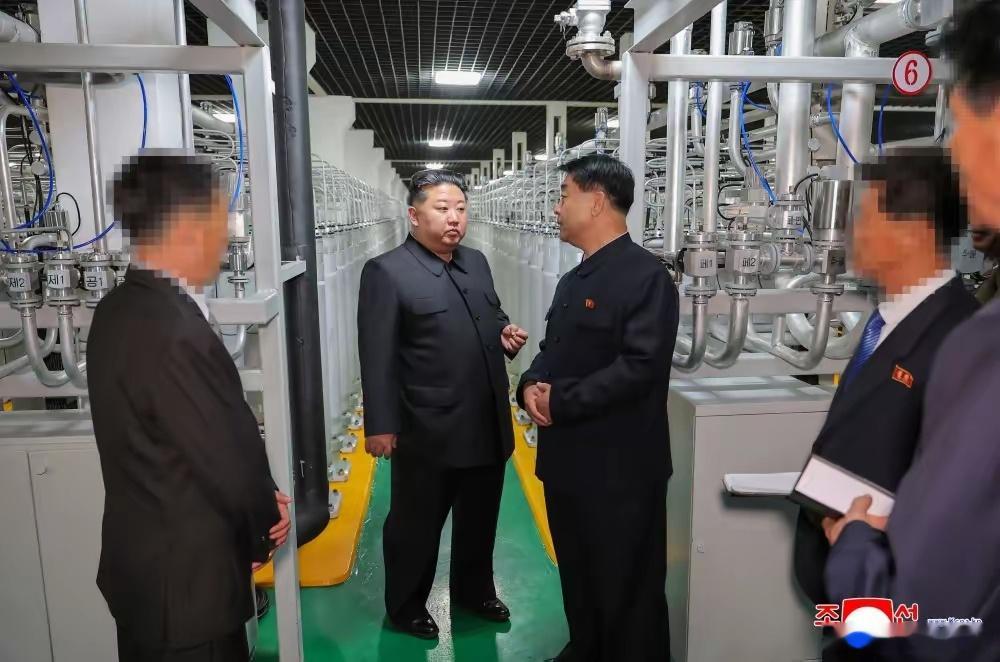 金正恩视察浓缩铀工厂，无数离心机一眼望不到头，下令扩产核弹据朝中社报道，当地时间