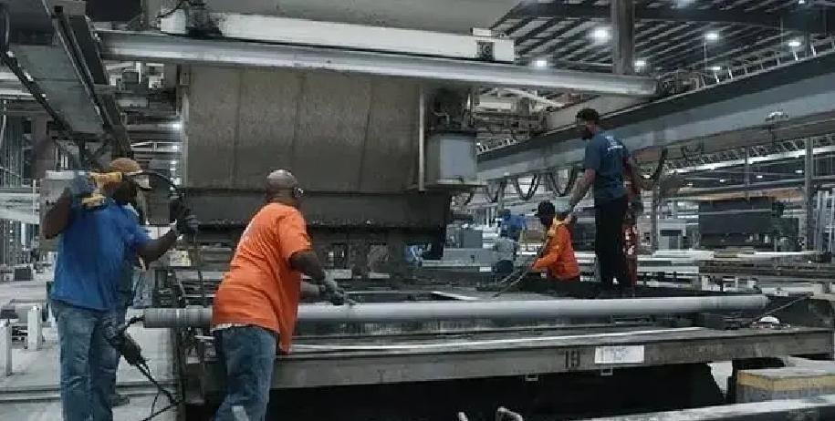 美国路易斯安那州一家工厂最近闹出大动静：老板格雷厄姆·沃克把公司以17亿美元的价