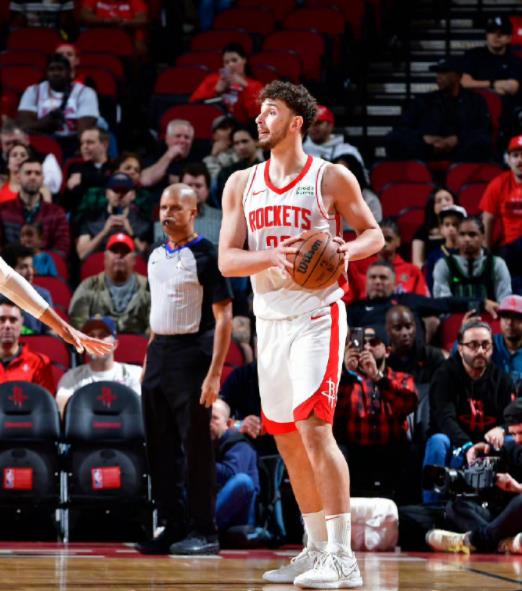北京时间9月11号，休斯顿火箭队又被一位巨星看好。根据消息称，NBA传奇中锋“大