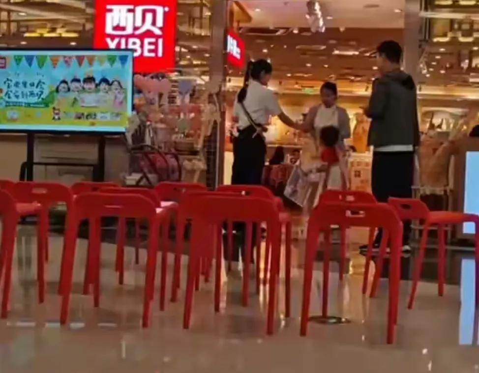 笑晕了！西贝这公关小文到底是出自谁之手，一个比一个离谱，又刷到一个名场面：吃一顿