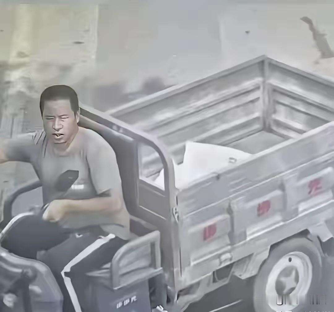 夏付刚这搜捕局面，看得人越想越纳闷，他到底藏哪里了？天上无人机拉网式扫遍山林