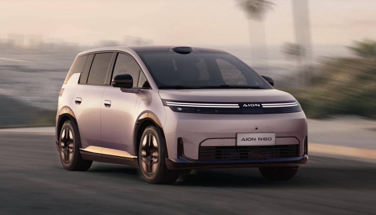 埃安N60在北京车展正式上市，有以下信息：1、共推出三个版本，指导价10.98